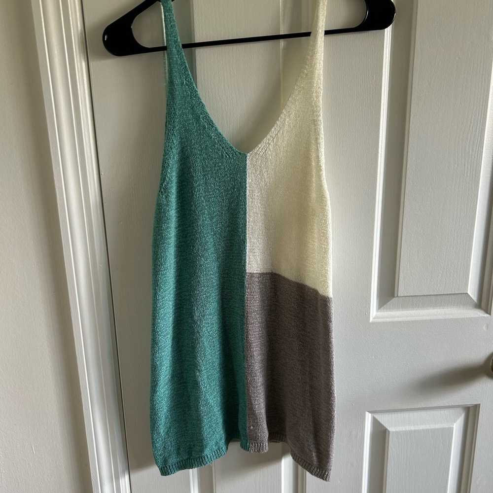 Color Block Sleeveless Top